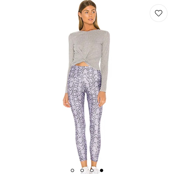 Onzie twirl top in black - Picture 2 of 5